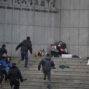 2021.1.22-昆明-校门外持刀伤人事件